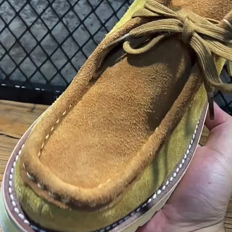 WALLABEE 低幫厚底袋鼠鞋 真皮長絨拼色休閒工裝靴 - 男休閒鞋 - 其他材質 卡其色