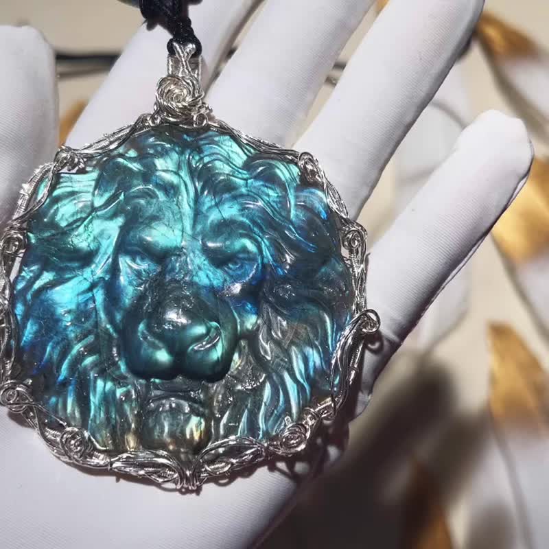 Pure handmade silver wire wound carving lion king neutral pendant - Necklaces - Gemstone Multicolor