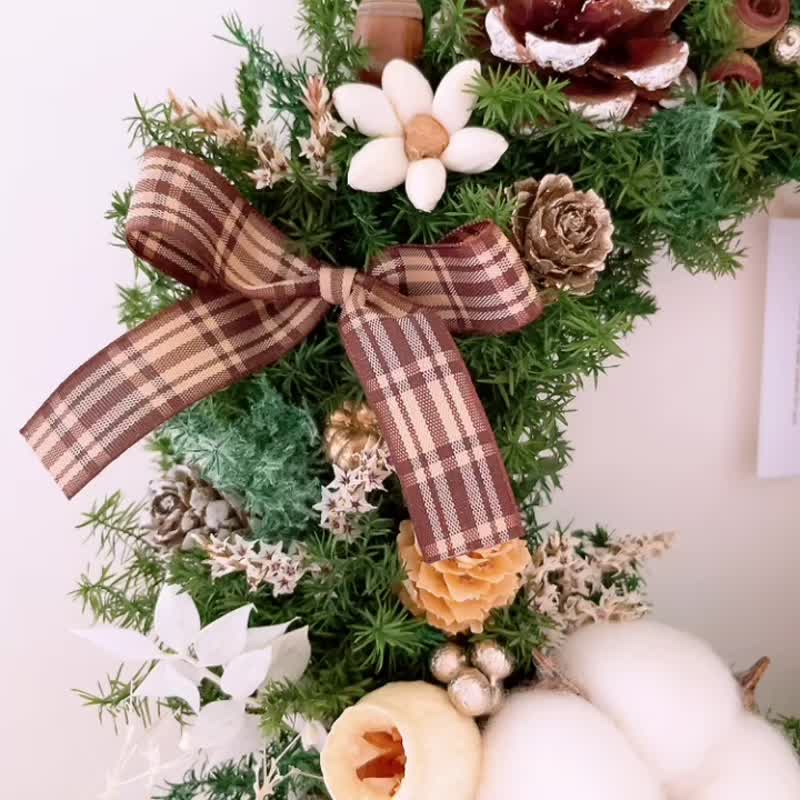 [Christmas Wreath] Winter Memories in stock l Japanese eternal cedar comes with gift box packaging 26 cm - ช่อดอกไม้แห้ง - พืช/ดอกไม้ สีเขียว