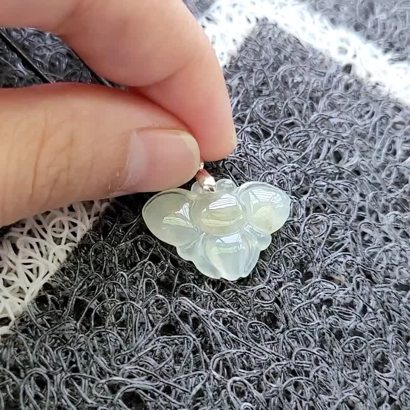 【親翠】天然翡翠 冰黃桂花糕蝴蝶  鎖骨皮繩鏈 - 項鍊 - 玉石 多色