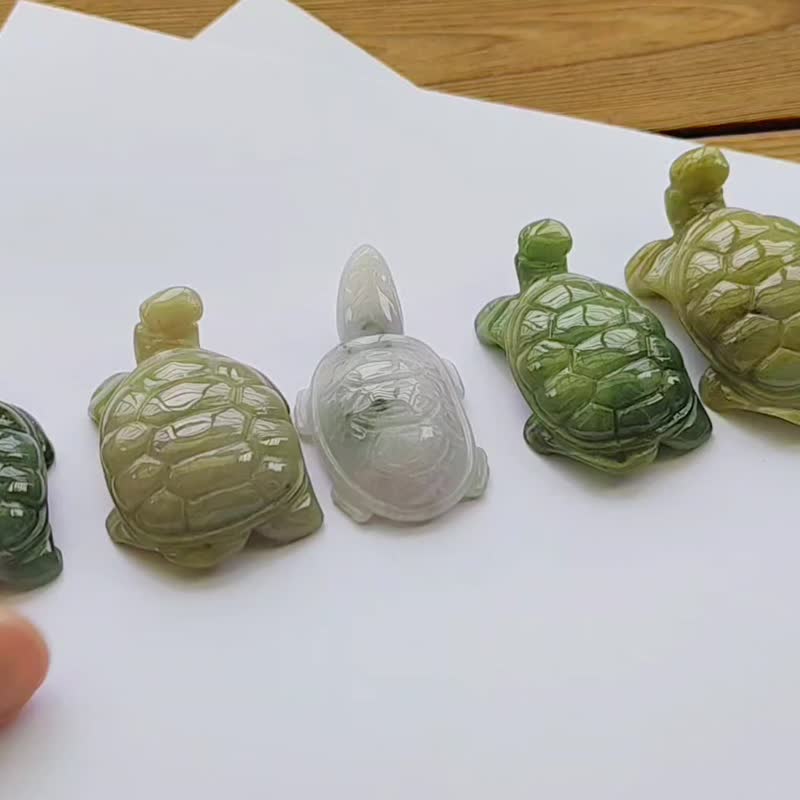 【親翠】天然翡翠 手感雕刻各色烏龜小紙鎮 - 擺飾/家飾品 - 玉石 多色