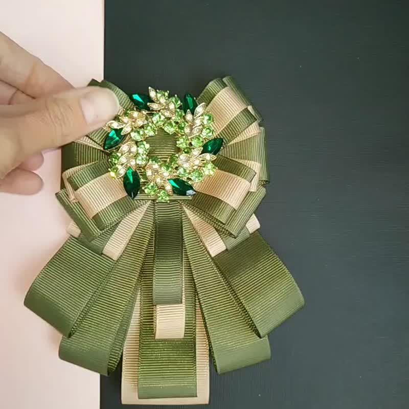 Green bow brooch tie Ribbon brooch tie vintage style Bow tie brooch - 胸針/心口針 - 其他材質 綠色