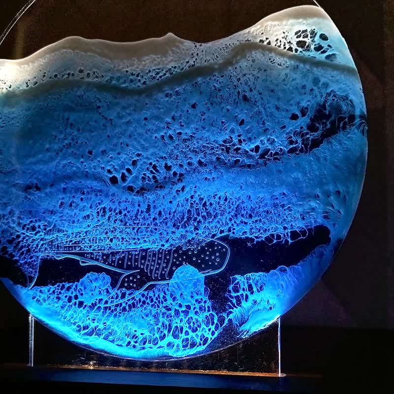 綠島手作/海浪海洋樹脂壓克力鯨鯊小夜燈/透光水晶膠/顏色客製化 - 擺飾/家飾品 - 樹脂 藍色