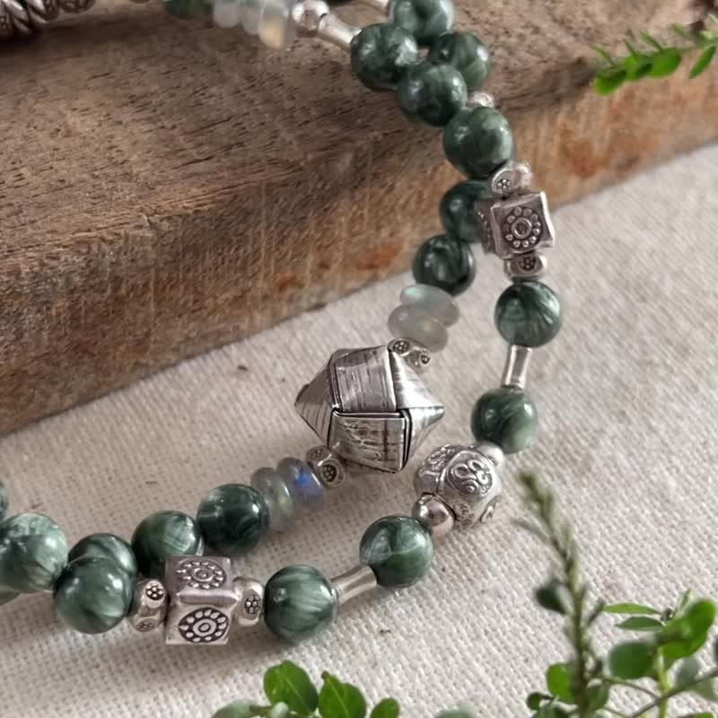 Handmade Minimalist Seraphinite Leaf Bracelet with Karen Hill Tribe Silver - Bracelets - Sterling Silver Green